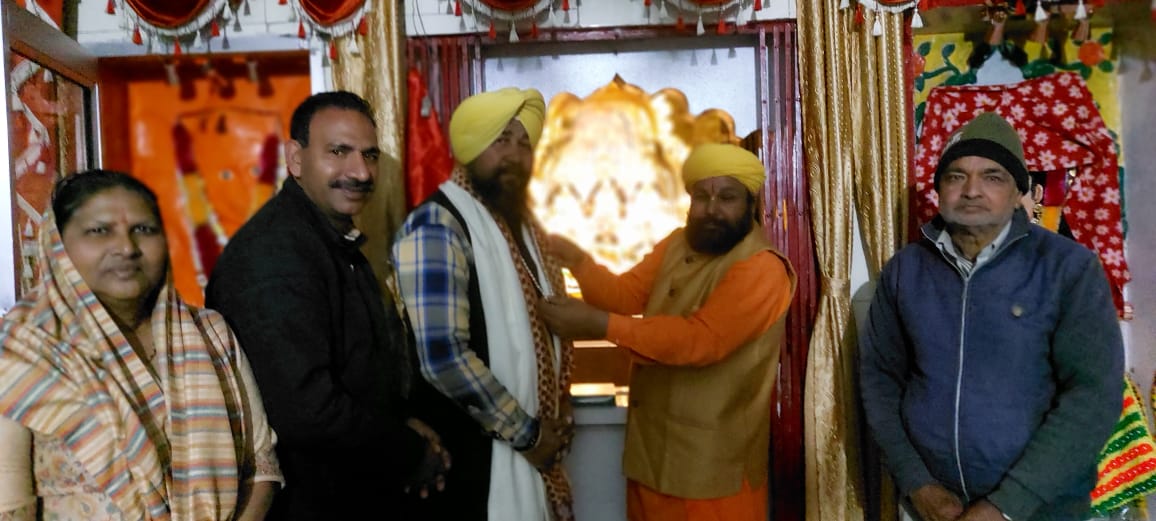 Mahant Pawan Kumar congratulates and honors Daljit Ajnoha on receiving his doctorate degree in journalism